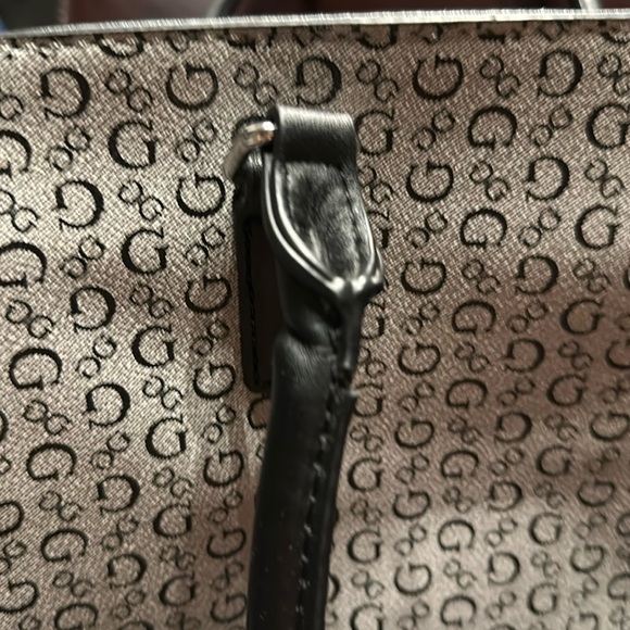 Guess Signature Bag - Picture 6 of 16